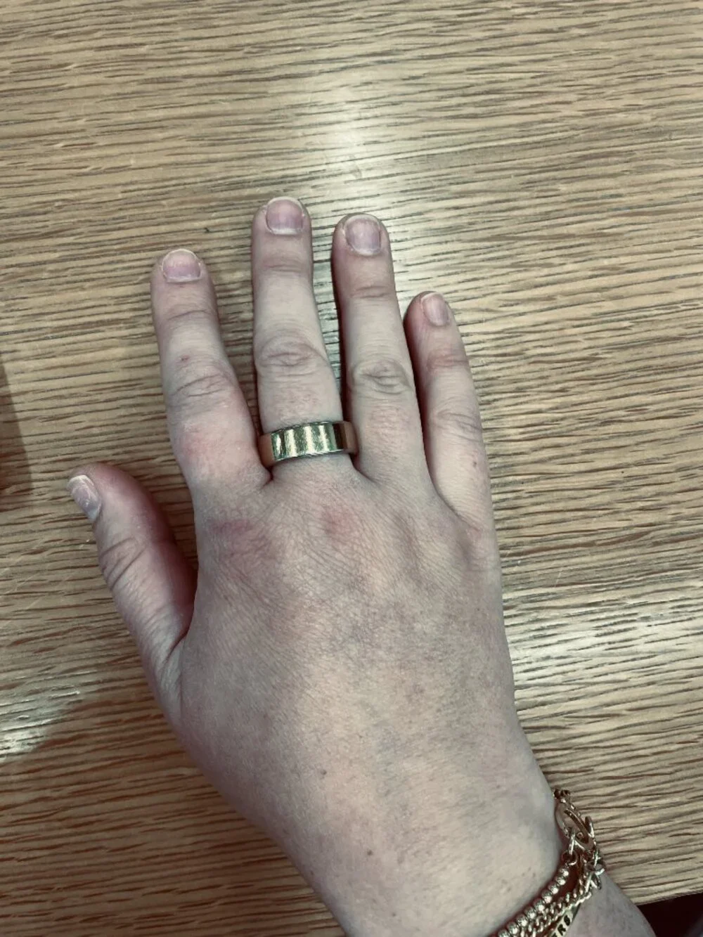 Oura Ring 4 - Gold Size 9
